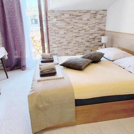 Rooms And Apartments Palma B&B Medulin Exterior foto