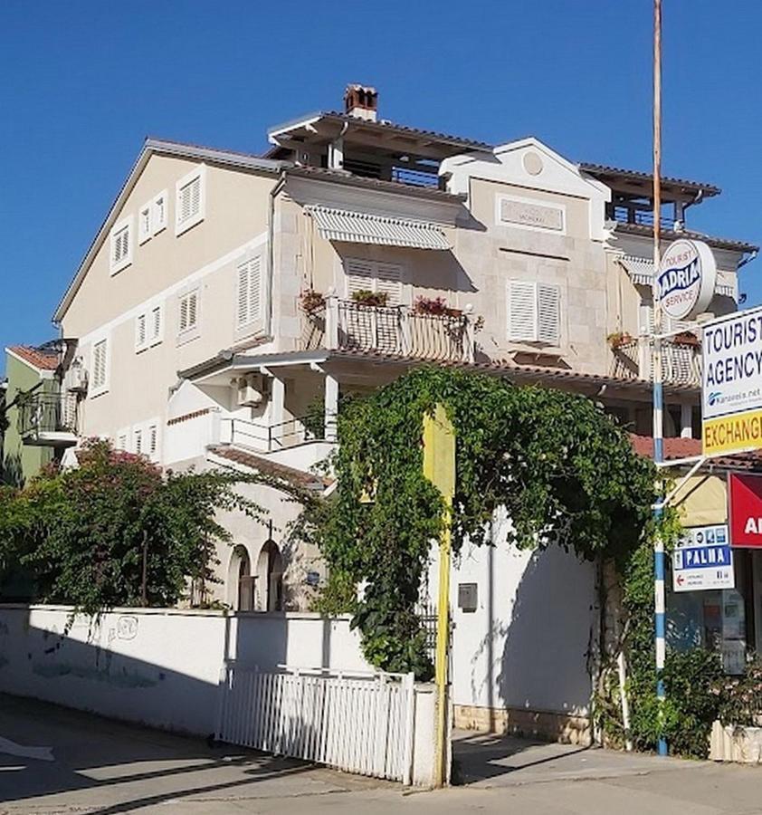 Rooms And Apartments Palma B&B Medulin Exterior foto