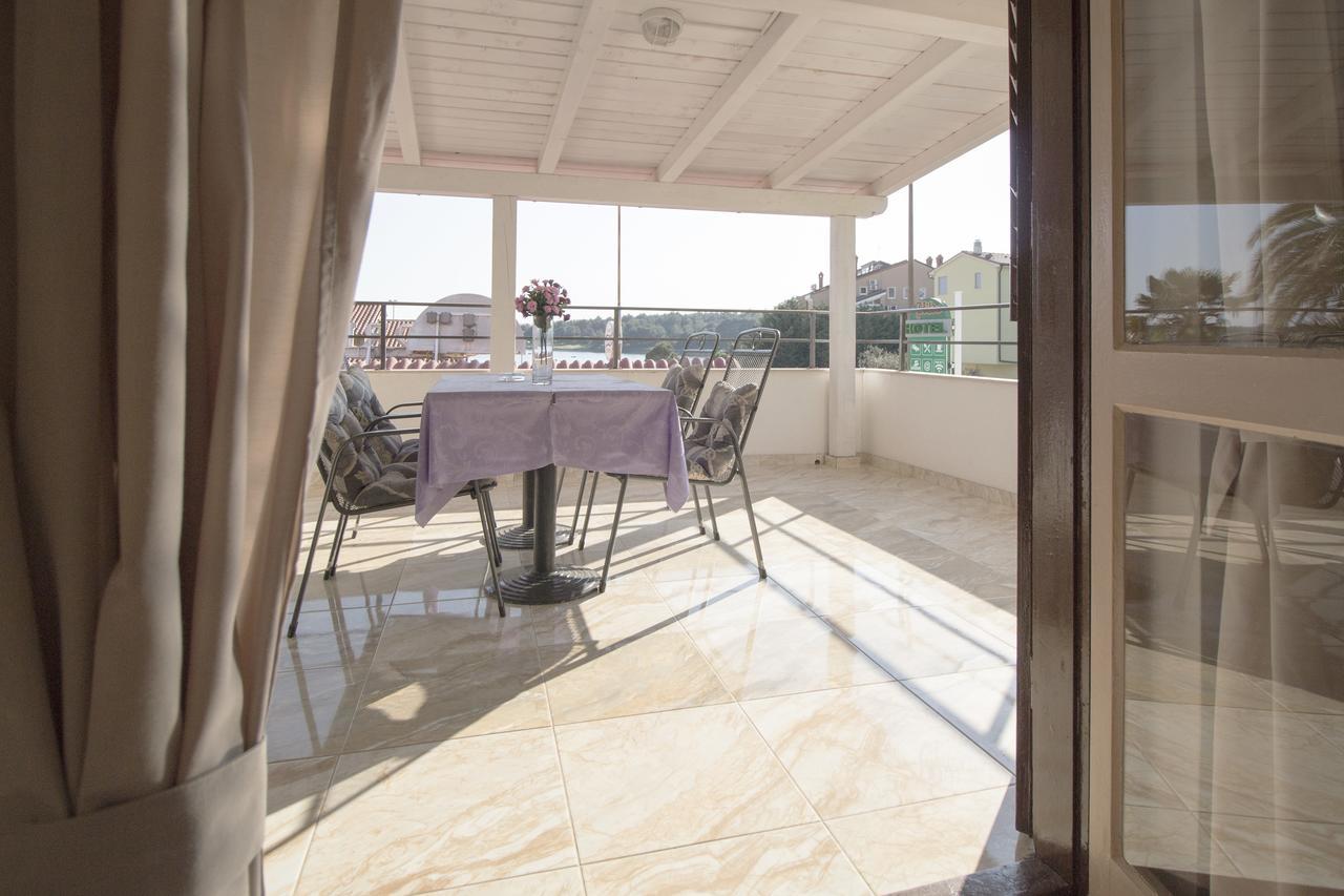 Rooms And Apartments Palma B&B Medulin Exterior foto